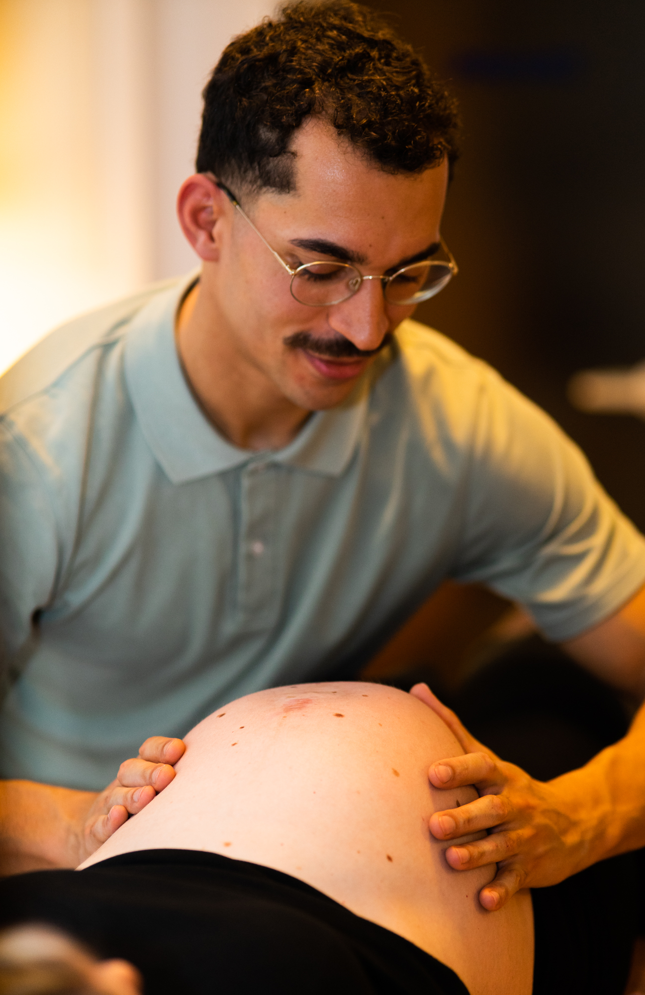 Osteopathie Schwangerschaft Hürth Köln – Behandlung Schwangere bei Ischialgie, Rückenschmerzen und Geburtsvorbereitung